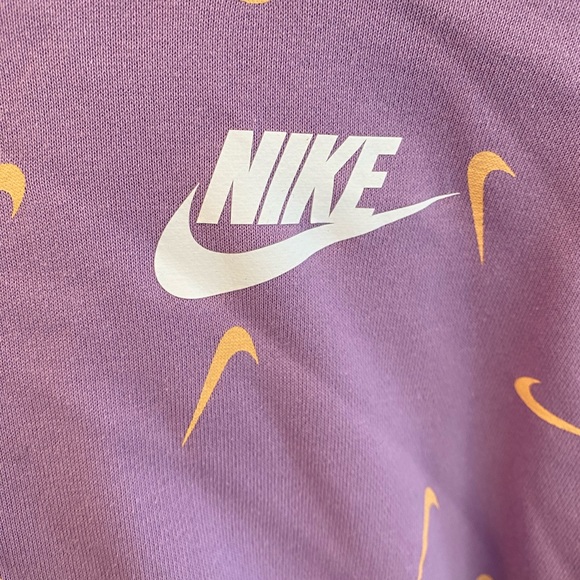 Beautiful purple Nike hoodie - Picture 3 of 4